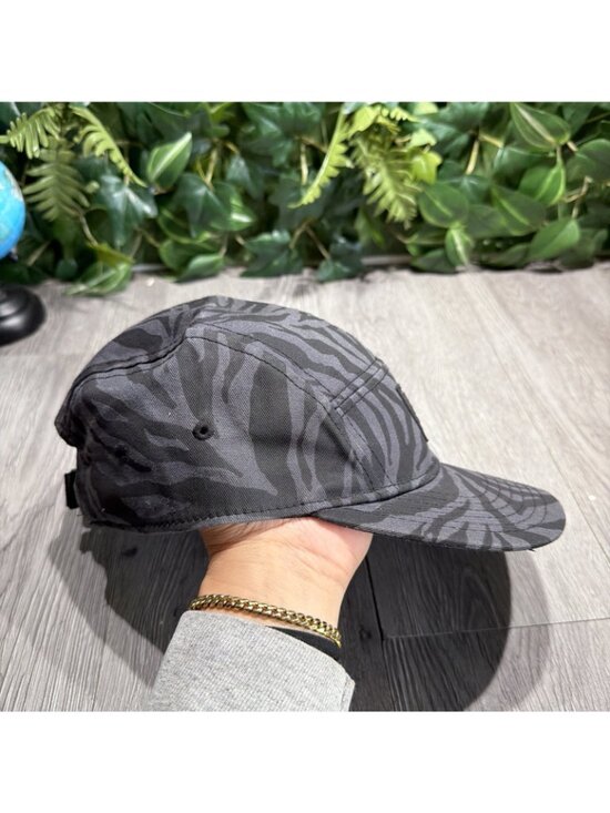 Vintage Nike SB 5 Panel Camp Cap Logo Black Snapback Hat Strap Tiger Camo Zebra main image 5